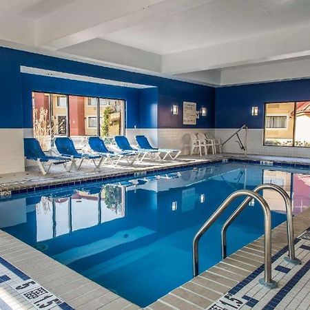 Regency Inn & Suites New London Mystic Bagian luar foto