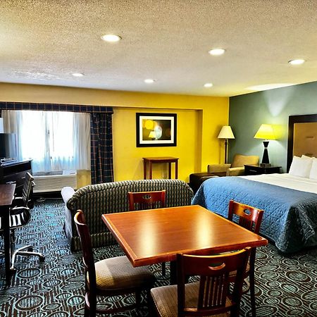 Regency Inn & Suites New London Mystic Bagian luar foto