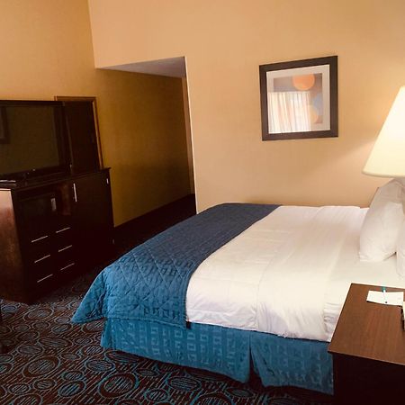 Regency Inn & Suites New London Mystic Bagian luar foto