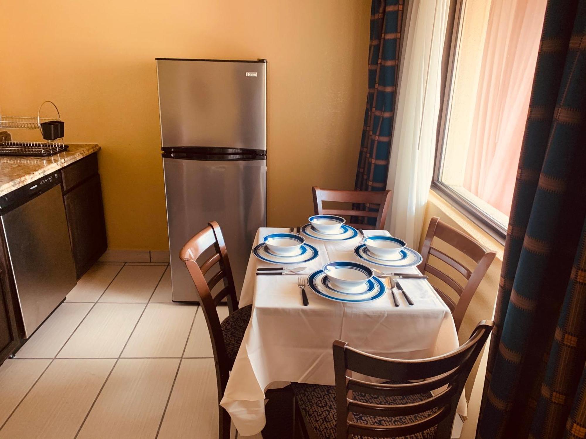 Regency Inn & Suites New London Mystic Bagian luar foto