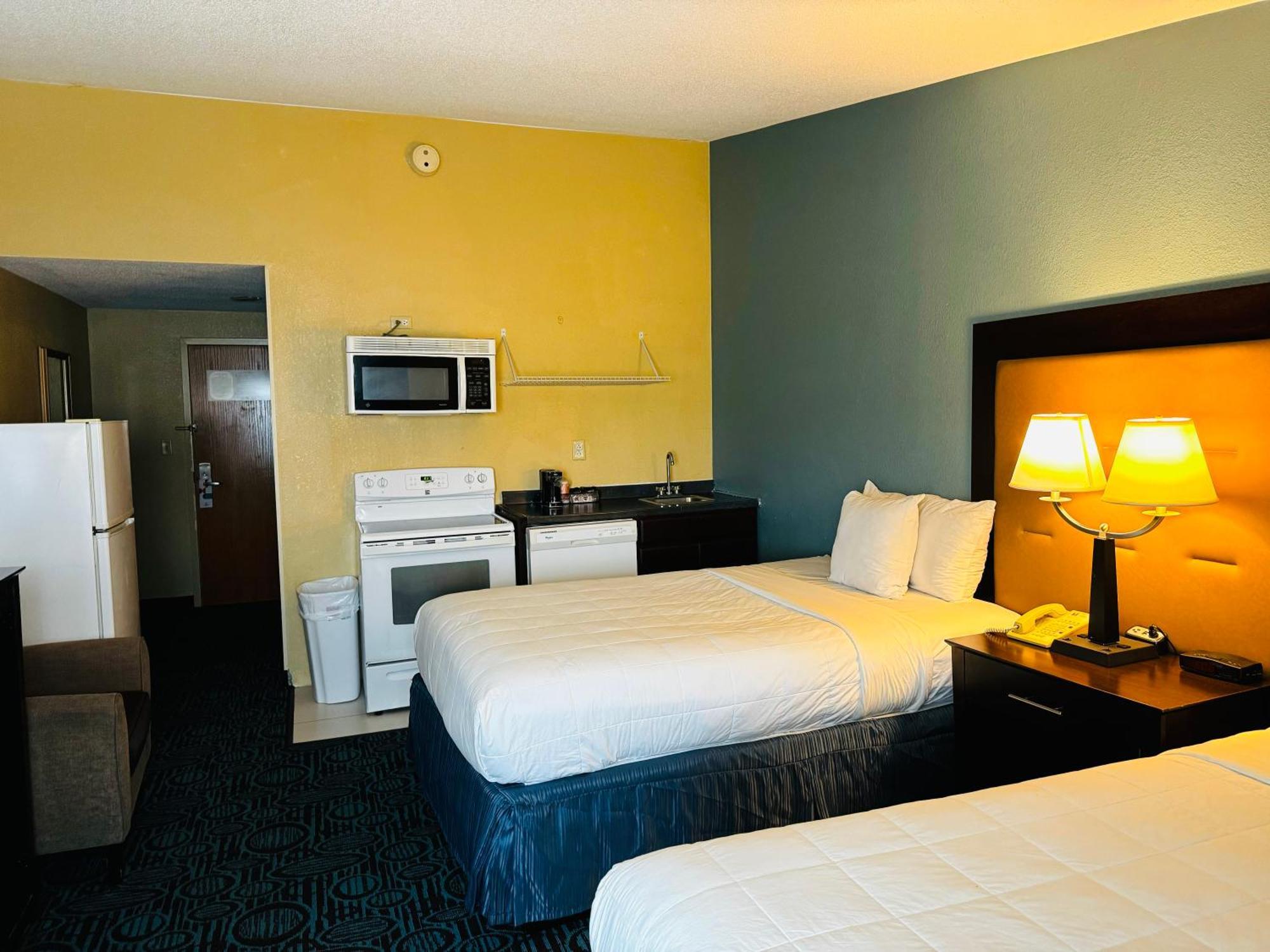 Regency Inn & Suites New London Mystic Bagian luar foto