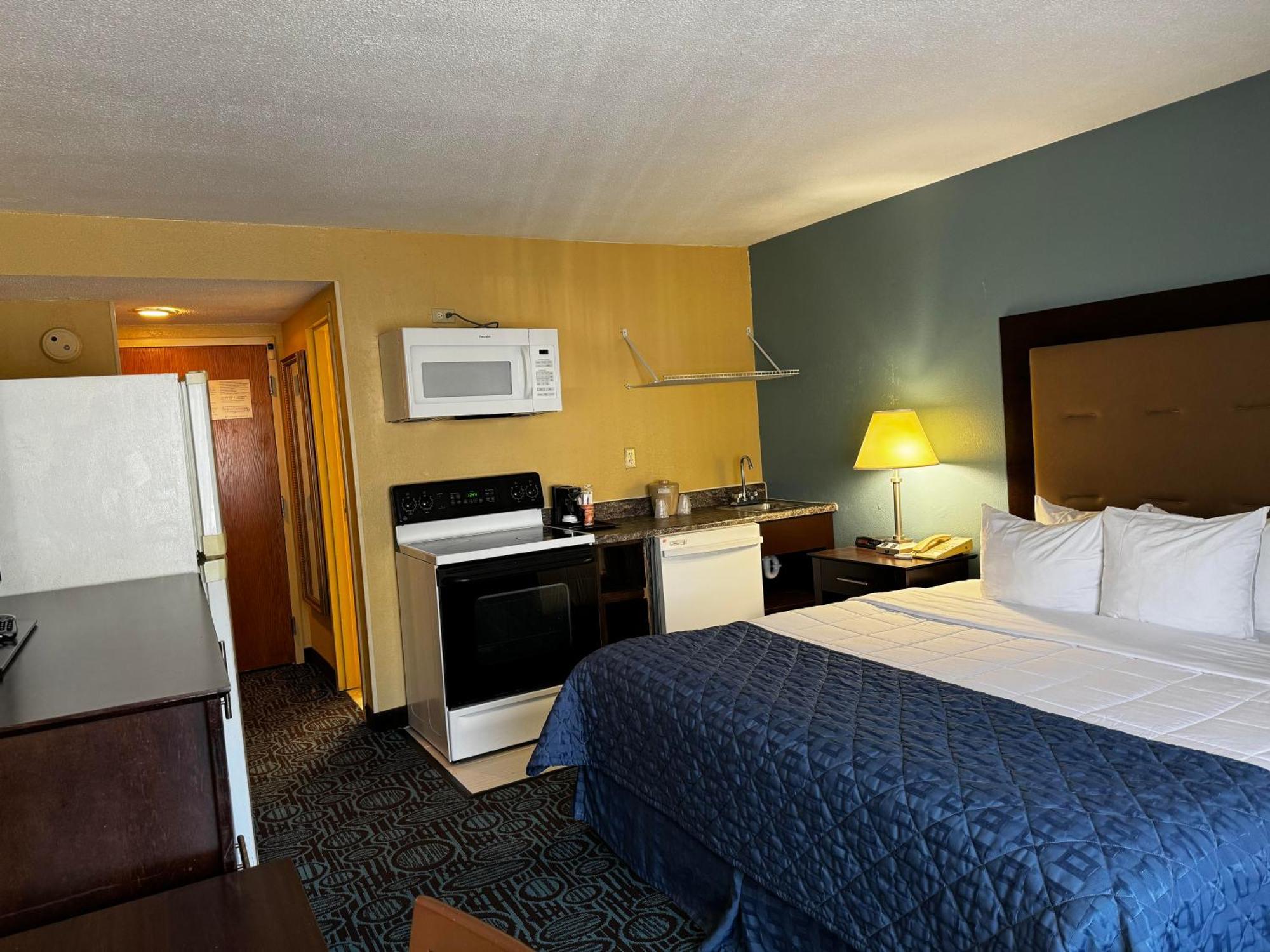 Regency Inn & Suites New London Mystic Bagian luar foto
