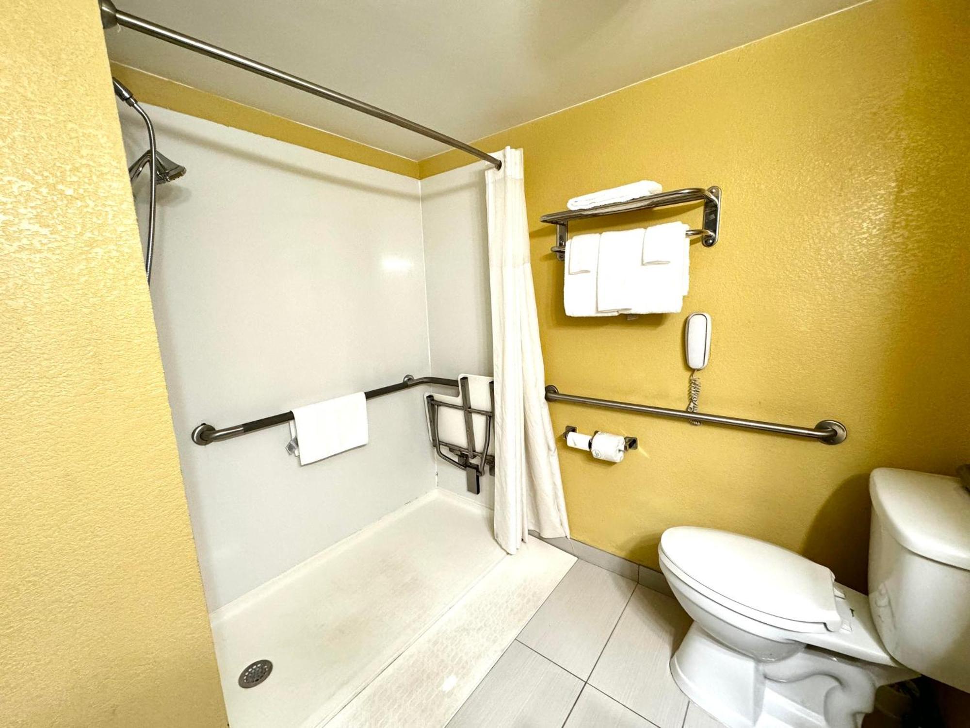 Regency Inn & Suites New London Mystic Bagian luar foto