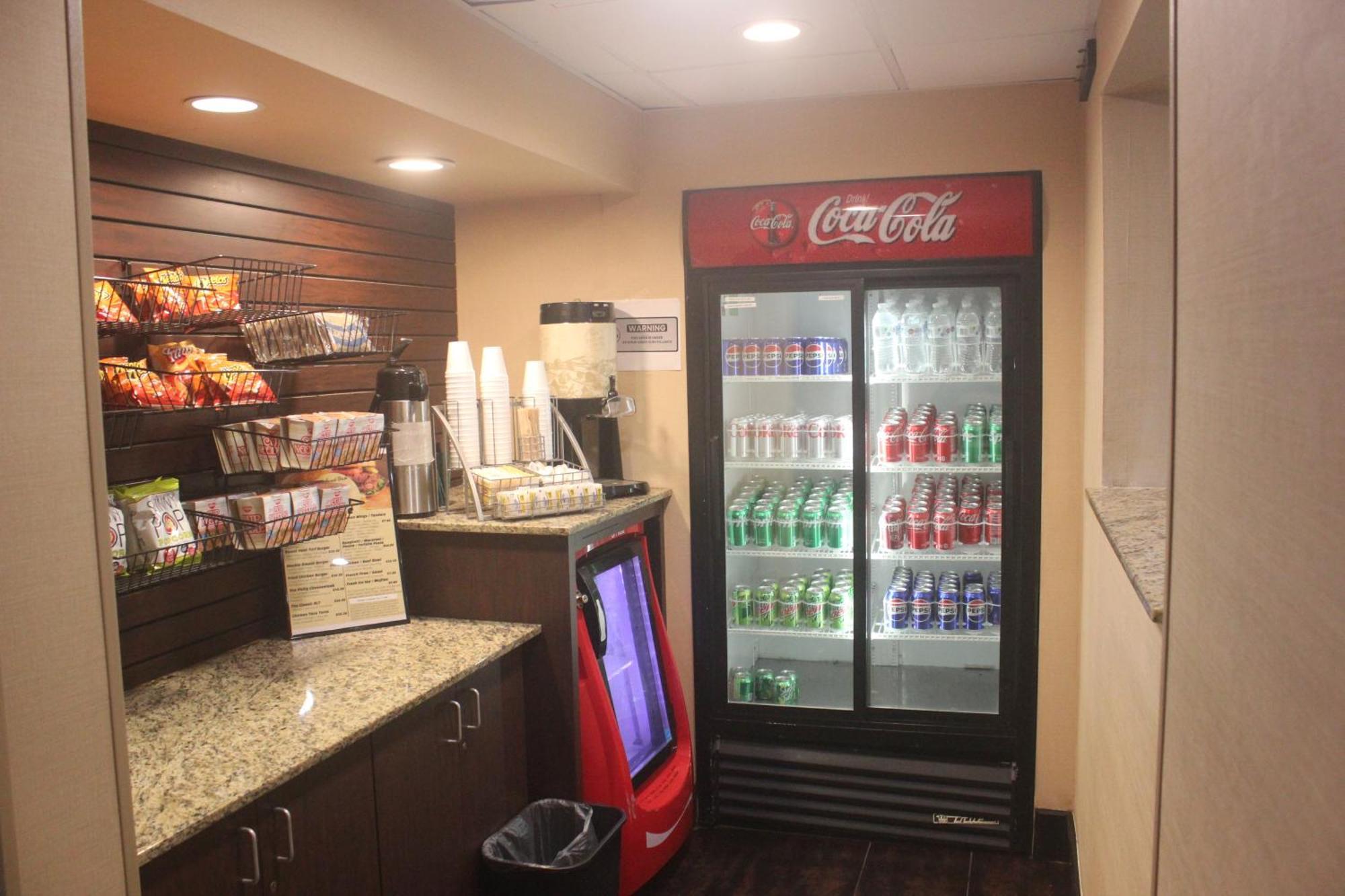 Regency Inn & Suites New London Mystic Bagian luar foto