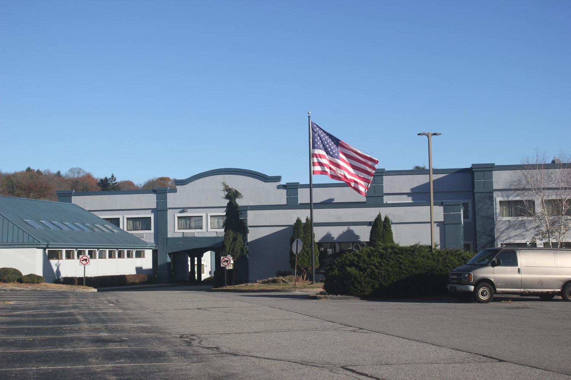 Regency Inn & Suites New London Mystic Bagian luar foto