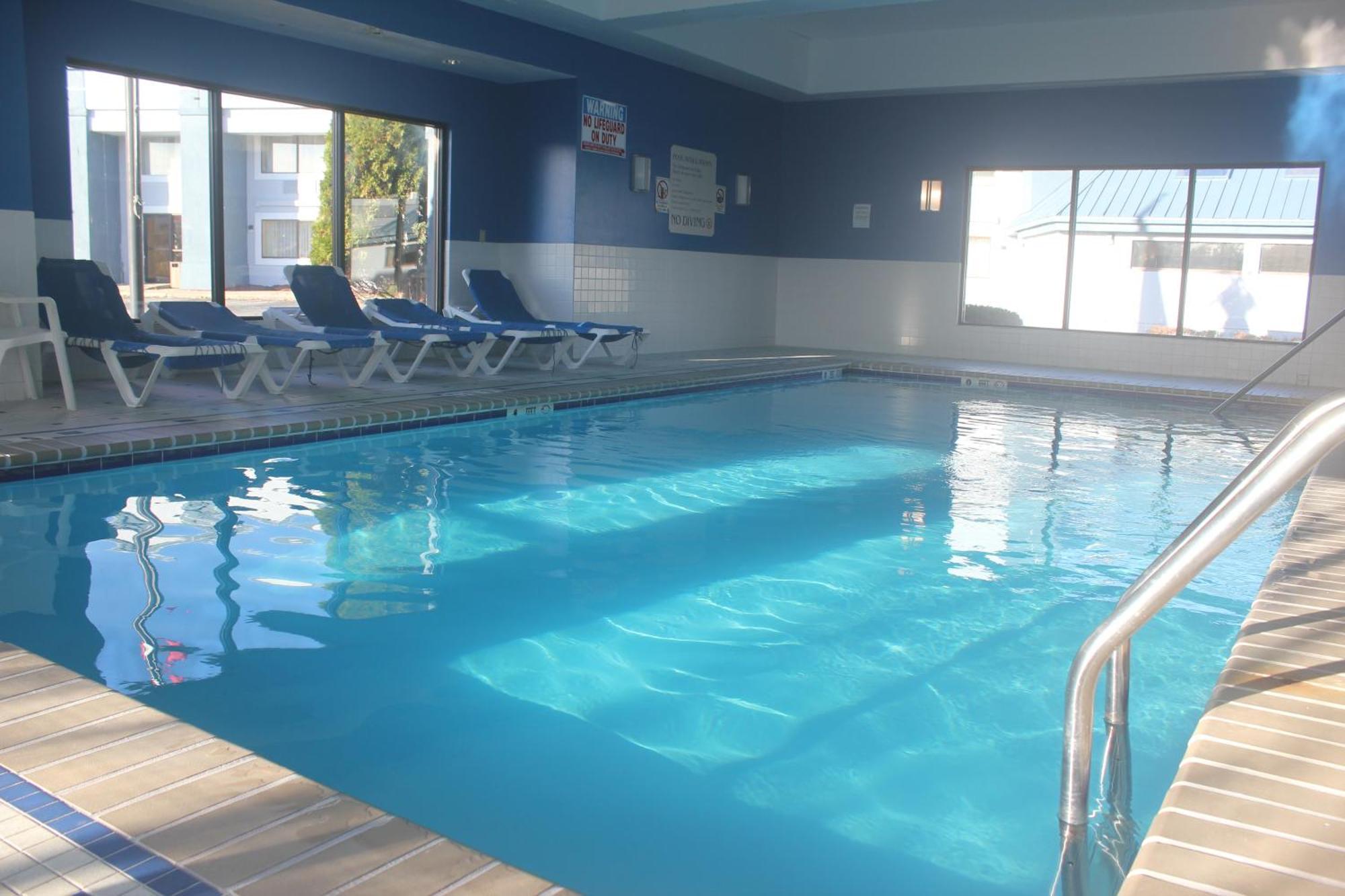 Regency Inn & Suites New London Mystic Bagian luar foto