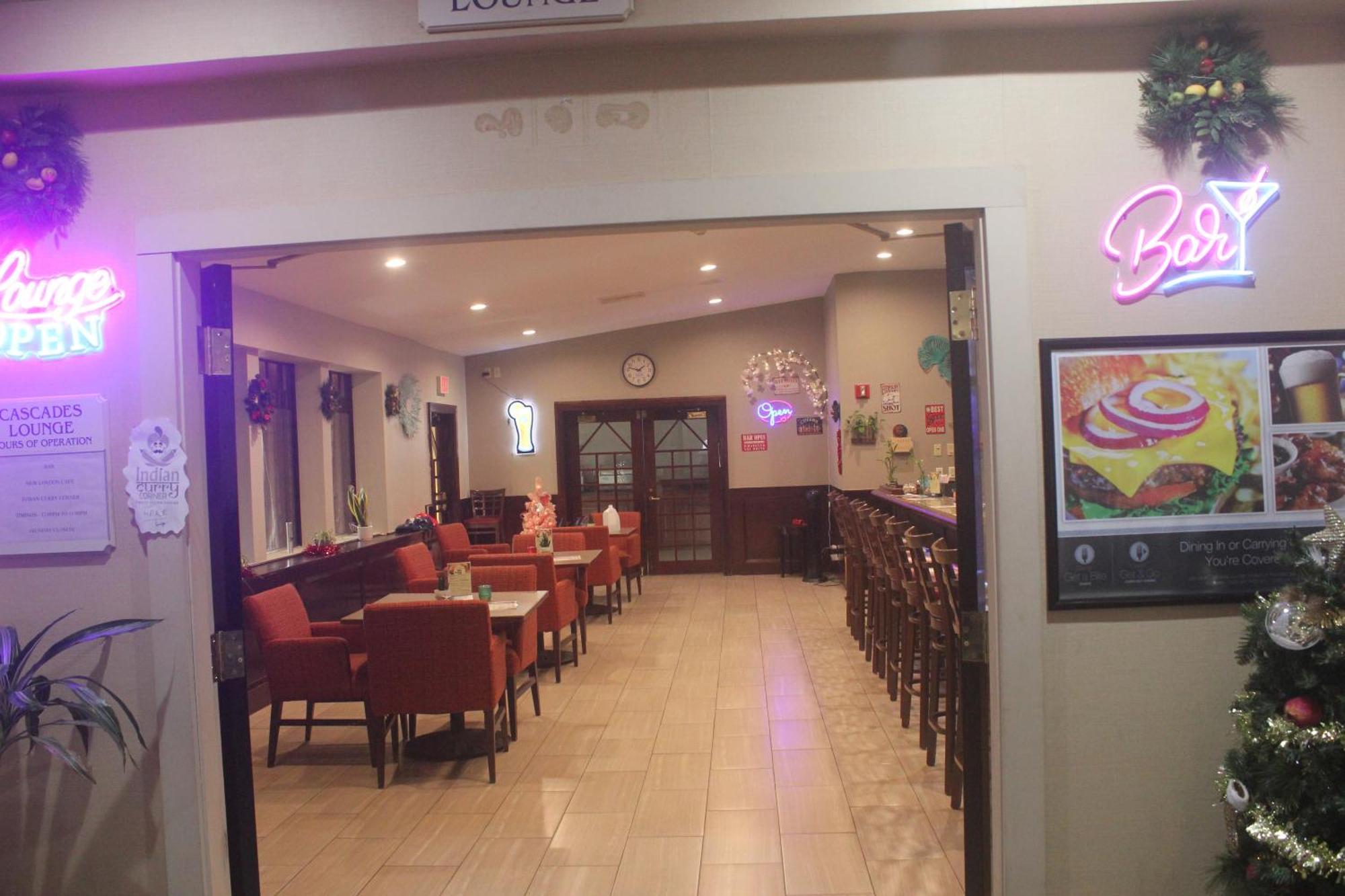 Regency Inn & Suites New London Mystic Bagian luar foto